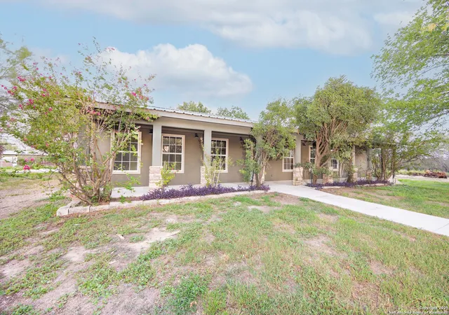 1st image of 1682 Cr 676, Devine, TX 78016 | MLS# 1913659