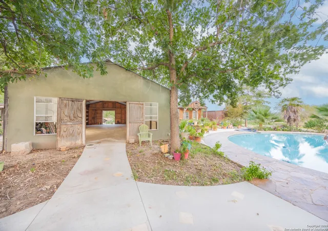 3rd image of 1682 Cr 676, Devine, TX 78016 | MLS# 1913659