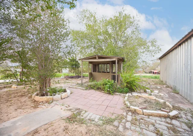 5th image of 1682 Cr 676, Devine, TX 78016 | MLS# 1913659