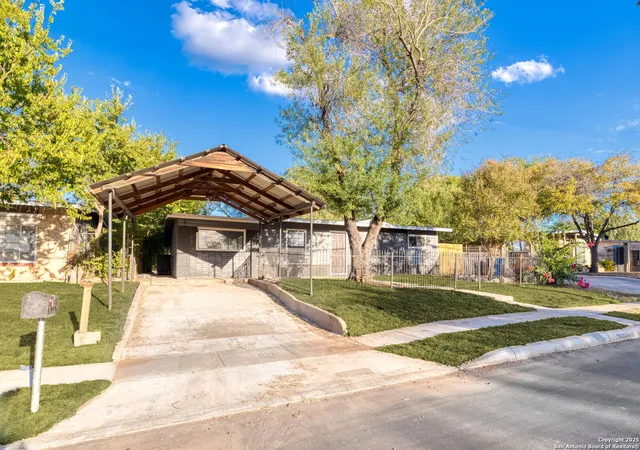 Photo 3 of Single family home for sale at 338 Surrels, San Antonio, TX 78228 | MLS# 1913721 | Listing updated on 2026-02-23