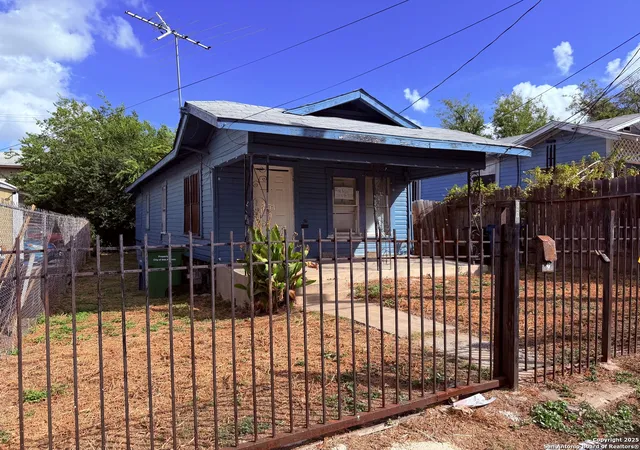 Photo 1 of Sale Pending at 121 Boston, San Antonio, TX 78202 | MLS# 1913767 | Listing updated on 2025-11-14