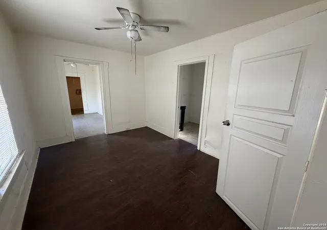Photo 3 of Sale Pending at 121 Boston, San Antonio, TX 78202 | MLS# 1913767 | Listing updated on 2025-11-14