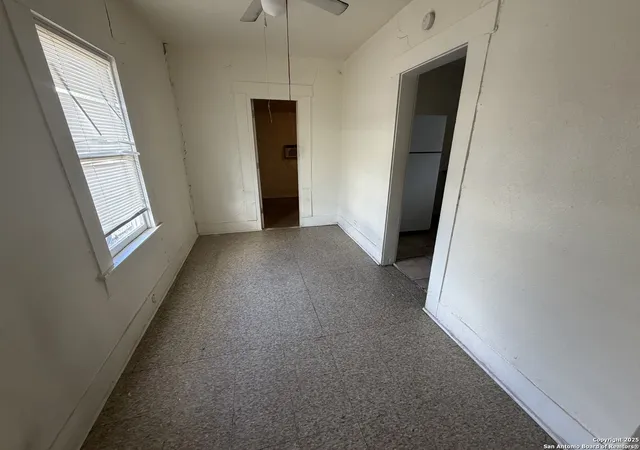 Photo 4 of Sale Pending at 121 Boston, San Antonio, TX 78202 | MLS# 1913767 | Listing updated on 2025-11-14