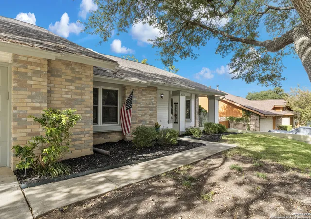 Photo 3 of Sale Pending at 6331 Fox Creek, San Antonio, TX 78247 | MLS# 1913816 | Listing updated on 2025-10-30