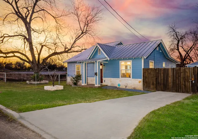 Photo 2 of Sale Pending at 231 Mcmullen, San Antonio, TX 78210 | MLS# 1913820 | Listing updated on 2025-12-17