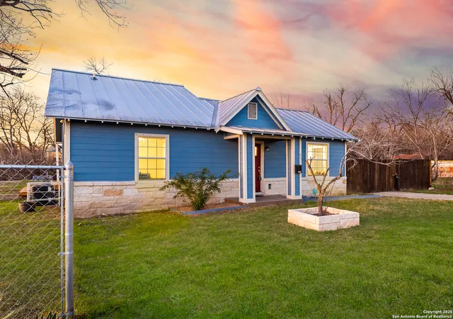 Photo 3 of Sale Pending at 231 Mcmullen, San Antonio, TX 78210 | MLS# 1913820 | Listing updated on 2025-12-17