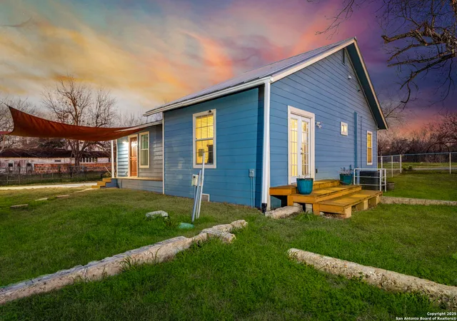 Photo 4 of Sale Pending at 231 Mcmullen, San Antonio, TX 78210 | MLS# 1913820 | Listing updated on 2025-12-17