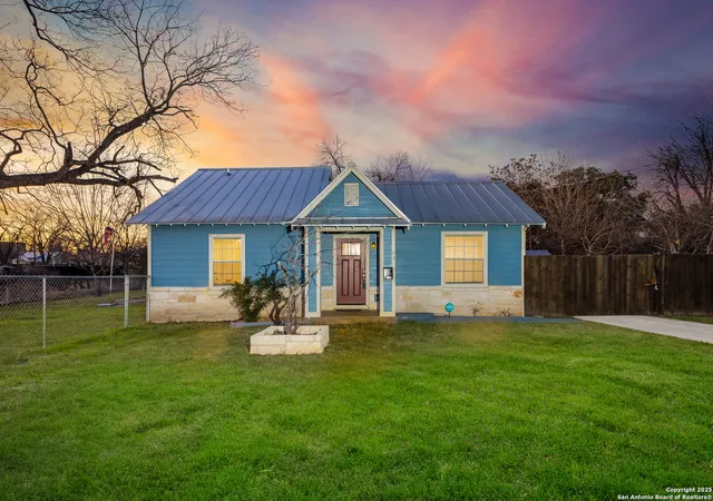 Photo 1 of Sale Pending at 231 Mcmullen, San Antonio, TX 78210 | MLS# 1913820 | Listing updated on 2025-12-17