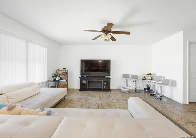 3rd image of 8964 Scarlet Crk, Universal City, TX 78148 | MLS# 1913833