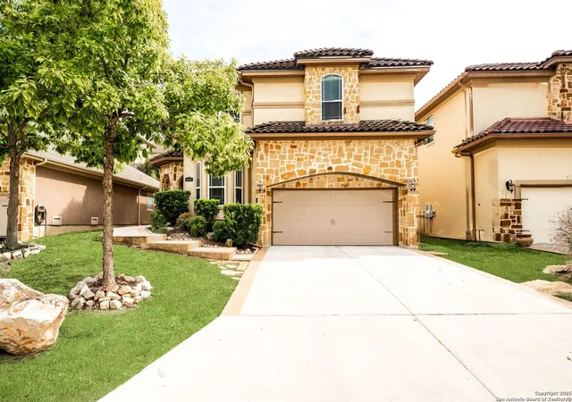 Photo 3 of Sale Pending at 8126 Powderhorn Run, San Antonio, TX 78255 | MLS# 1913843 | Listing updated on 2026-04-27