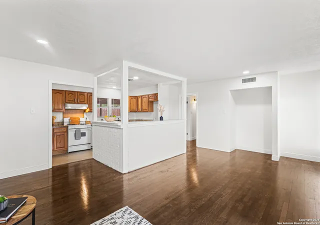 Photo 4 of Single family home for sale at 1235 Oblate, San Antonio, TX 78216 | MLS# 1913887 | Listing updated on 2026-01-25