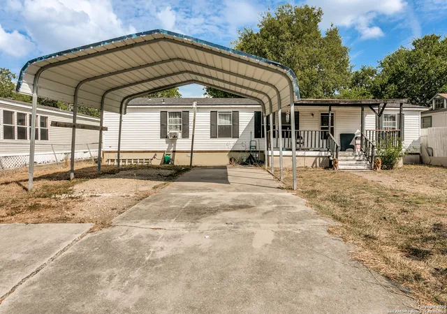 Photo 3 of Manufactured home for sale at 5467 Diamondback Trail, San Antonio, TX 78222 | MLS# 1913902 | Listing updated on 2026-02-27