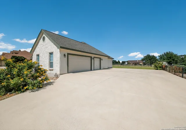 Photo 3 of Single family home for sale at 1205 County Road 4516, Castroville, TX 78009 | MLS# 1913970 | Listing updated on 2026-04-07