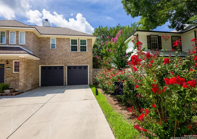 Photo 4 of Sale Pending at 1021 Silvertree Blvd, Schertz, TX 78154 | MLS# 1913972 | Listing updated on 2025-12-04