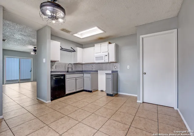 Homes for sale in San Antonio, TX | 7727 Chatsworth, San Antonio, TX 78250 | MLS# 1913986
