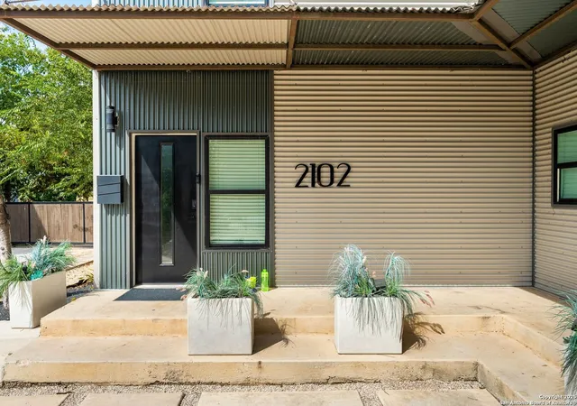 Photo 2 of Multi family home for sale at 811 Montana St, San Antonio, TX 78203 | MLS# 1913998 | Listing updated on 2026-02-10