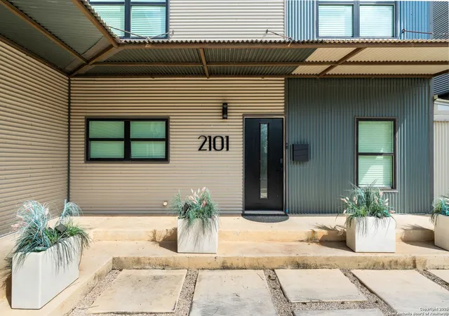 Photo 3 of Multi family home for sale at 811 Montana St, San Antonio, TX 78203 | MLS# 1913998 | Listing updated on 2026-02-10