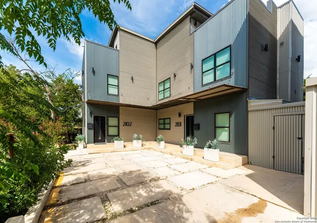 Photo 1 of Multi family home for sale at 811 Montana St, San Antonio, TX 78203 | MLS# 1913998 | Listing updated on 2026-02-10