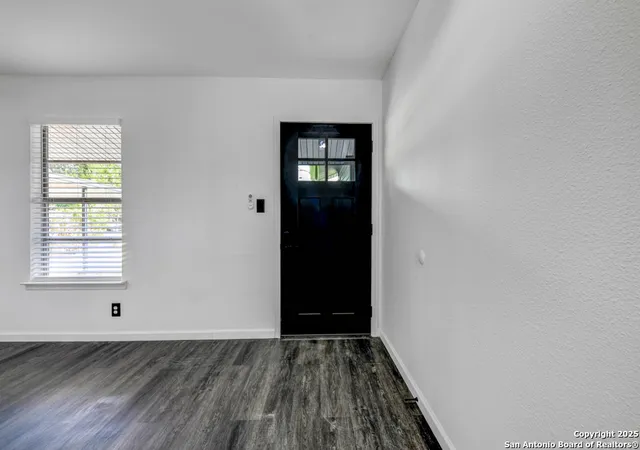 Photo 4 of Single family home for sale at 134 Hillcrest, Universal City, TX 78148 | MLS# 1914020 | Listing updated on 2025-12-13