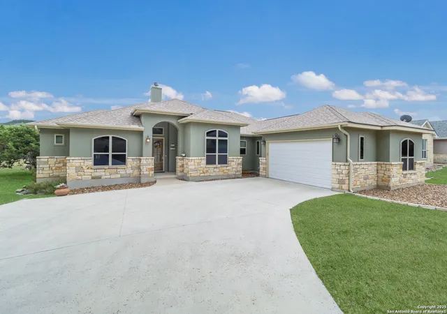 Photo 4 of Sale Pending at 556 Shayla, Canyon Lake, TX 78133 | MLS# 1914024 | Listing updated on 2026-01-15