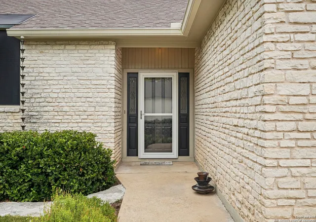 Photo 2 of Single family home for sale at 230 Old Oaks, Kerrville, TX 78028 | MLS# 1914032 | Listing updated on 2025-10-23