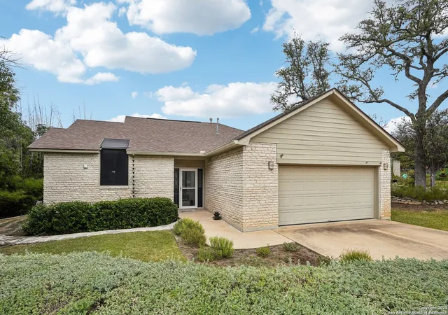Photo 1 of Single family home for sale at 230 Old Oaks, Kerrville, TX 78028 | MLS# 1914032 | Listing updated on 2025-10-23
