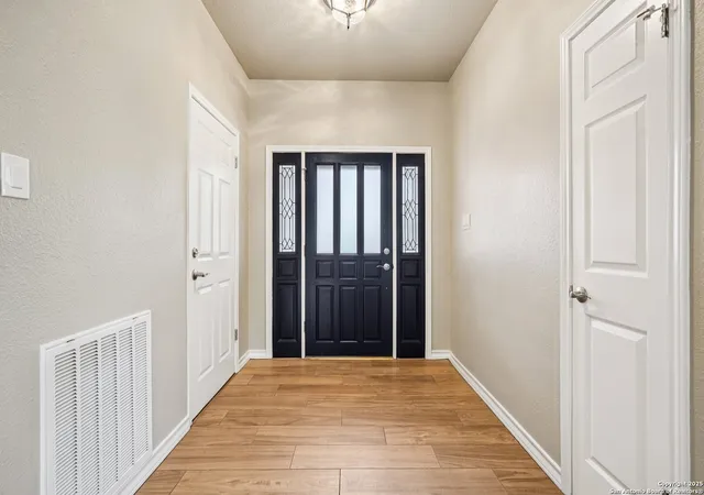 Photo 3 of Single family home for sale at 230 Old Oaks, Kerrville, TX 78028 | MLS# 1914032 | Listing updated on 2025-10-23