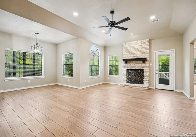 Photo 4 of Single family home for sale at 230 Old Oaks, Kerrville, TX 78028 | MLS# 1914032 | Listing updated on 2025-10-23