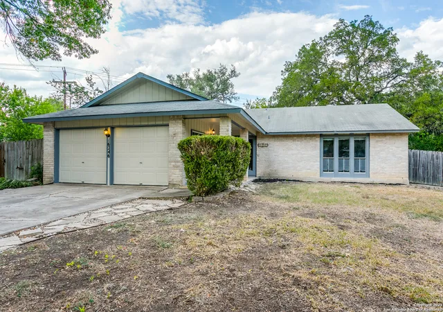 Photo 3 of Sale Pending at 16246 Bear Run, San Antonio, TX 78247 | MLS# 1914052 | Listing updated on 2025-12-08