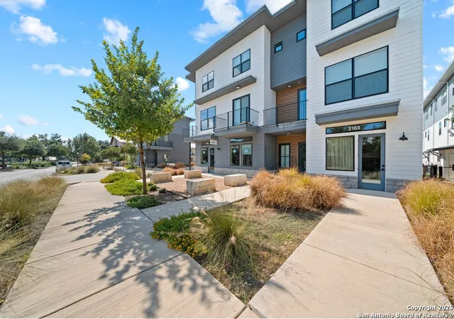 3rd image of 1208 N Academy #UNIT 2203, New Braunfels, TX 78130 | MLS# 1914088