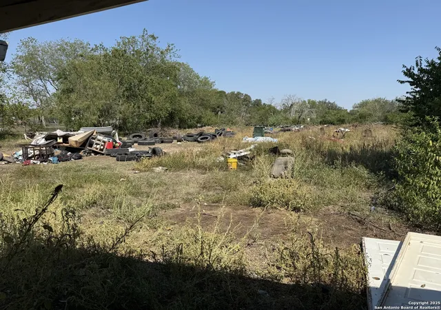 Photo 2 of Sale Pending at 219 Elaine, San Antonio, TX 78222 | MLS# 1914101 | Listing updated on 2026-01-17
