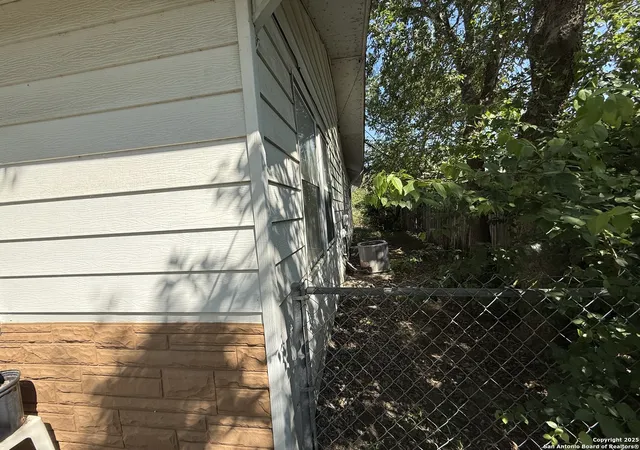 Photo 4 of Sale Pending at 219 Elaine, San Antonio, TX 78222 | MLS# 1914101 | Listing updated on 2026-01-17