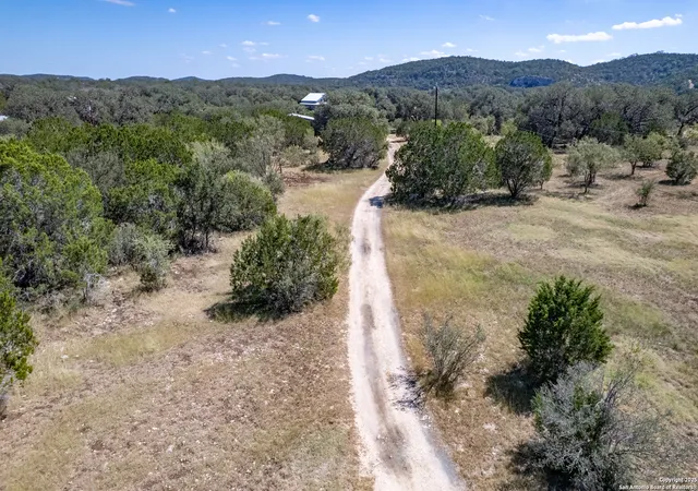 4th image of 459 Cr 425, Uvalde, TX 78801 | MLS# 1914103