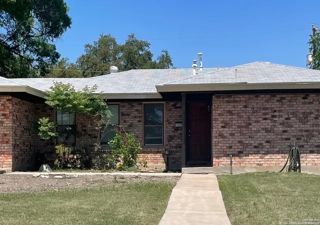 Photo 2 of Sale Pending at 311 Rilla Vista, San Antonio, TX 78216 | MLS# 1914113 | Listing updated on 2026-04-17