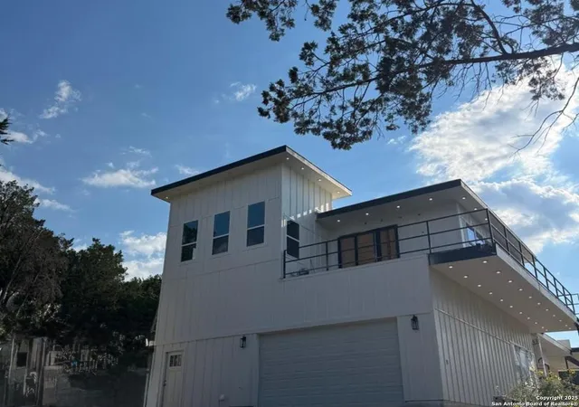 Photo 2 of Single family home for sale at 196 Watts, Canyon Lake, TX 78133 | MLS# 1914151 | Listing updated on 2025-12-24