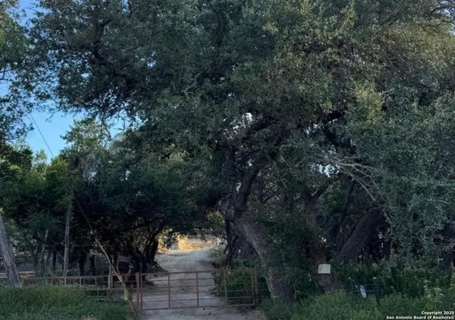 Photo 2 of Single family home for sale at 196 Watts, Canyon Lake, TX 78133 | MLS# 1914151 | Listing updated on 2025-12-24