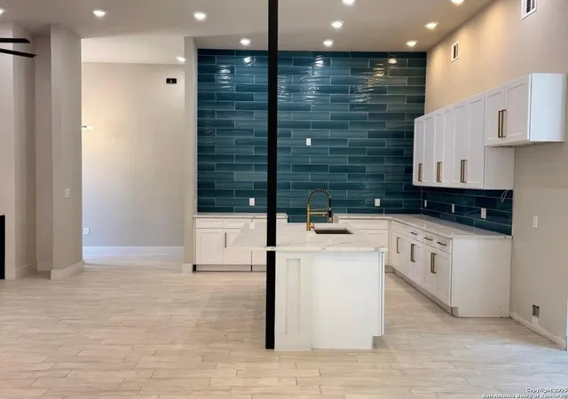 Photo 4 of Single family home for sale at 196 Watts, Canyon Lake, TX 78133 | MLS# 1914151 | Listing updated on 2025-12-24