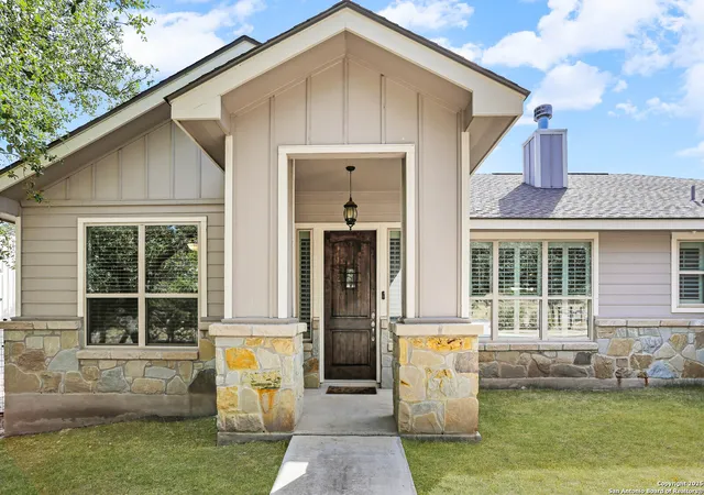 Photo 3 of Sale Pending at 1572 Cougar, Canyon Lake, TX 78133 | MLS# 1914156 | Listing updated on 2026-02-08