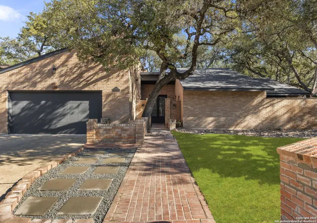 Photo 1 of Sale Pending at 13114 N Hunters Cir, San Antonio, TX 78230 | MLS# 1914157 | Listing updated on 2026-04-08