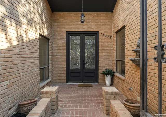 Photo 3 of Sale Pending at 13114 N Hunters Cir, San Antonio, TX 78230 | MLS# 1914157 | Listing updated on 2026-04-08