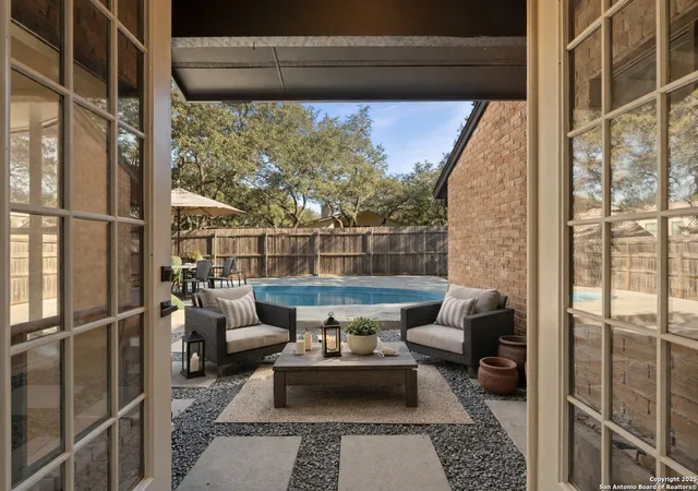 Photo 3 of Sale Pending at 13114 N Hunters Cir, San Antonio, TX 78230 | MLS# 1914157 | Listing updated on 2026-04-08