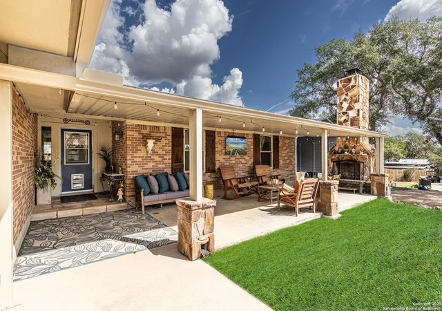 Photo 1 of Single family home for sale at 341 Ringtail, Canyon Lake, TX 78133 | MLS# 1914183 | Listing updated on 2026-09-10