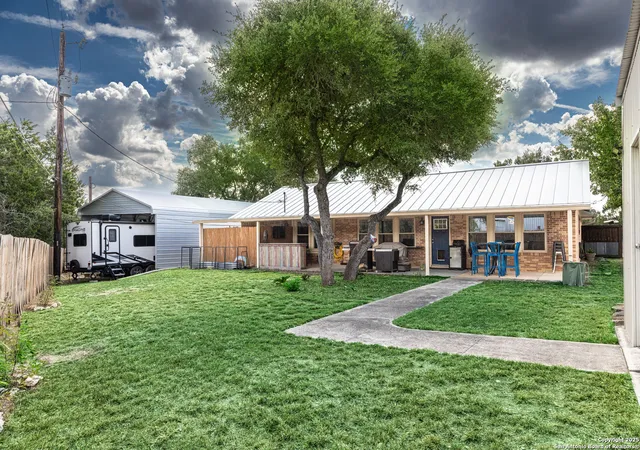 Photo 2 of Single family home for sale at 341 Ringtail, Canyon Lake, TX 78133 | MLS# 1914183 | Listing updated on 2026-09-10