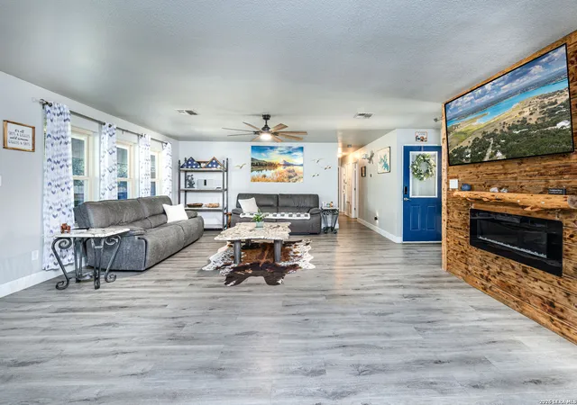 Photo 4 of Single family home for sale at 341 Ringtail, Canyon Lake, TX 78133 | MLS# 1914183 | Listing updated on 2026-09-10