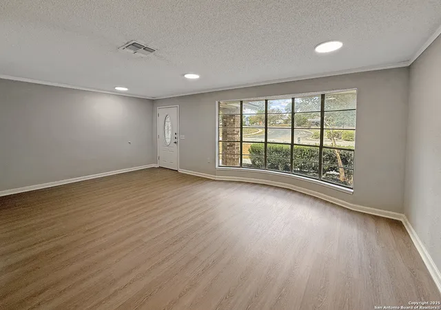 Photo 2 of Sale Pending at 12902 Esplanade Dr, San Antonio, TX 78233 | MLS# 1914215 | Listing updated on 2025-10-23