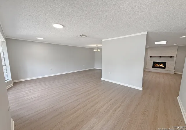 Photo 4 of Sale Pending at 12902 Esplanade Dr, San Antonio, TX 78233 | MLS# 1914215 | Listing updated on 2025-10-23