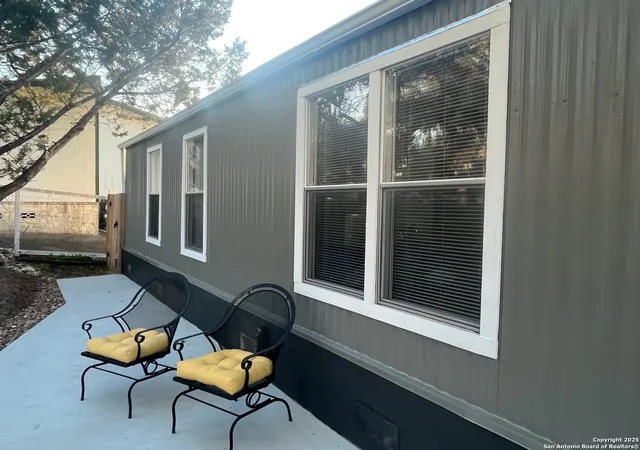 Photo 2 of Sale Pending at 805 Lakeview Loop, Canyon Lake, TX 78133 | MLS# 1914249 | Listing updated on 2025-12-31