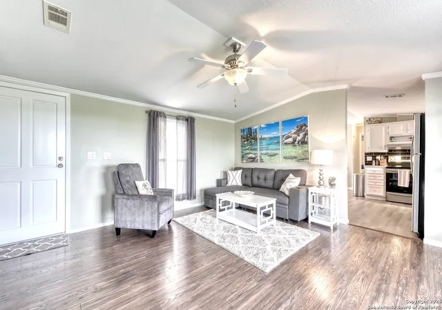 Photo 3 of Sale Pending at 805 Lakeview Loop, Canyon Lake, TX 78133 | MLS# 1914249 | Listing updated on 2025-12-31