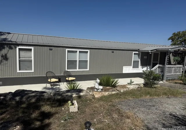 Photo 2 of Sale Pending at 805 Lakeview Loop, Canyon Lake, TX 78133 | MLS# 1914249 | Listing updated on 2025-12-31