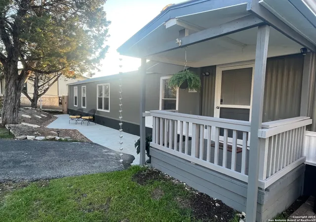 Photo 1 of Sale Pending at 805 Lakeview Loop, Canyon Lake, TX 78133 | MLS# 1914249 | Listing updated on 2025-12-31